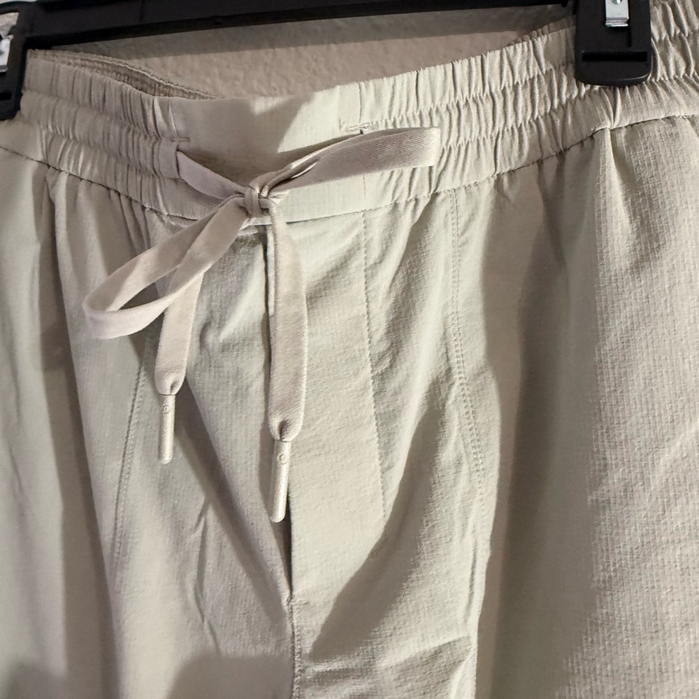 lululemon athletica Men's Light Gray Cargo Pants - Picture 4 of 7